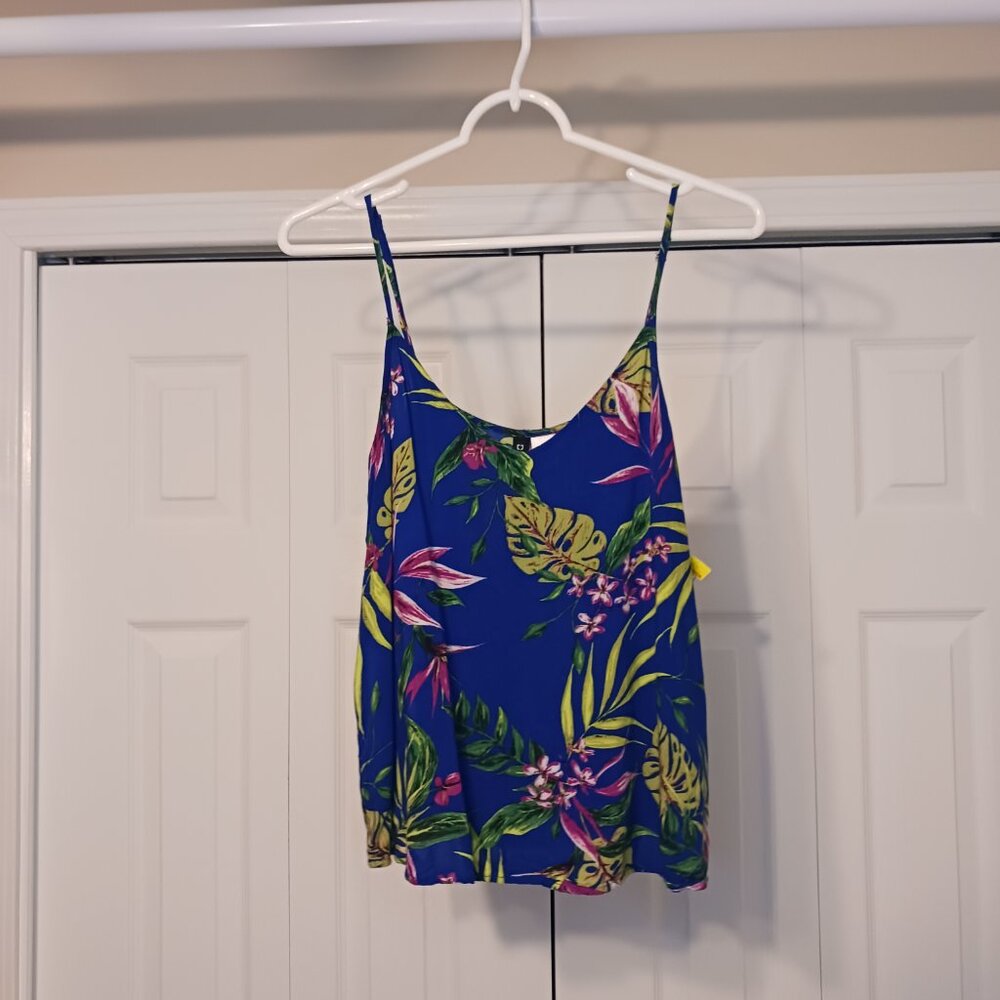 #19 3/$18 - Divided Blue/Green Tank Top Size 6